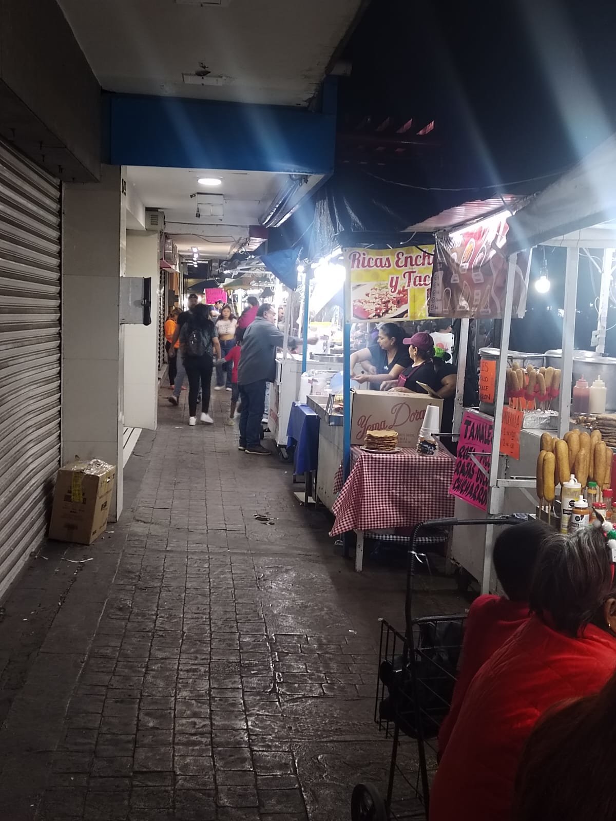 Operativos : Multas y retiro de productos tras tres exhortos a vendedores informales.