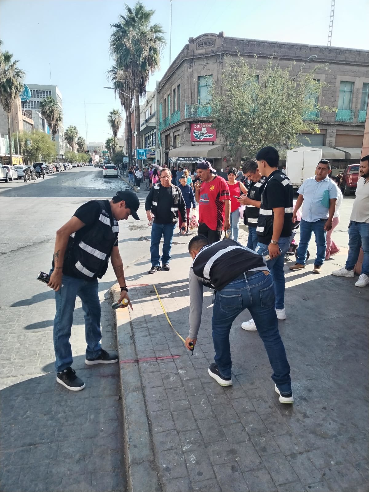 Operativos : Multas y retiro de productos tras tres exhortos a vendedores informales.