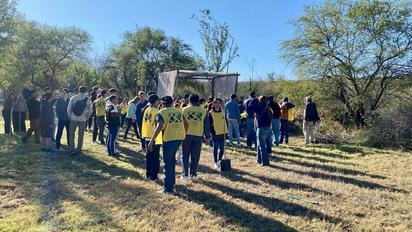 Jóvenes voluntarios realizan labores de apoyo en el Ecoparque Monclova