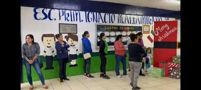 Diálogo entre padres de familia y directivos de la primaria Altamirano para mayor seguridad