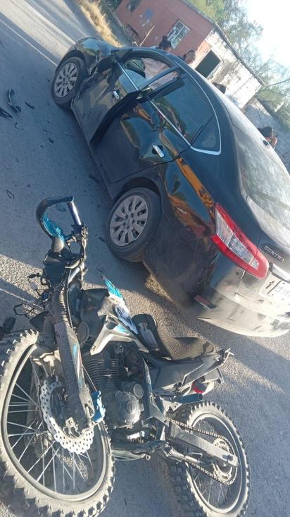 Estudiante impactado en su motocicleta termina con fractura en fémur 