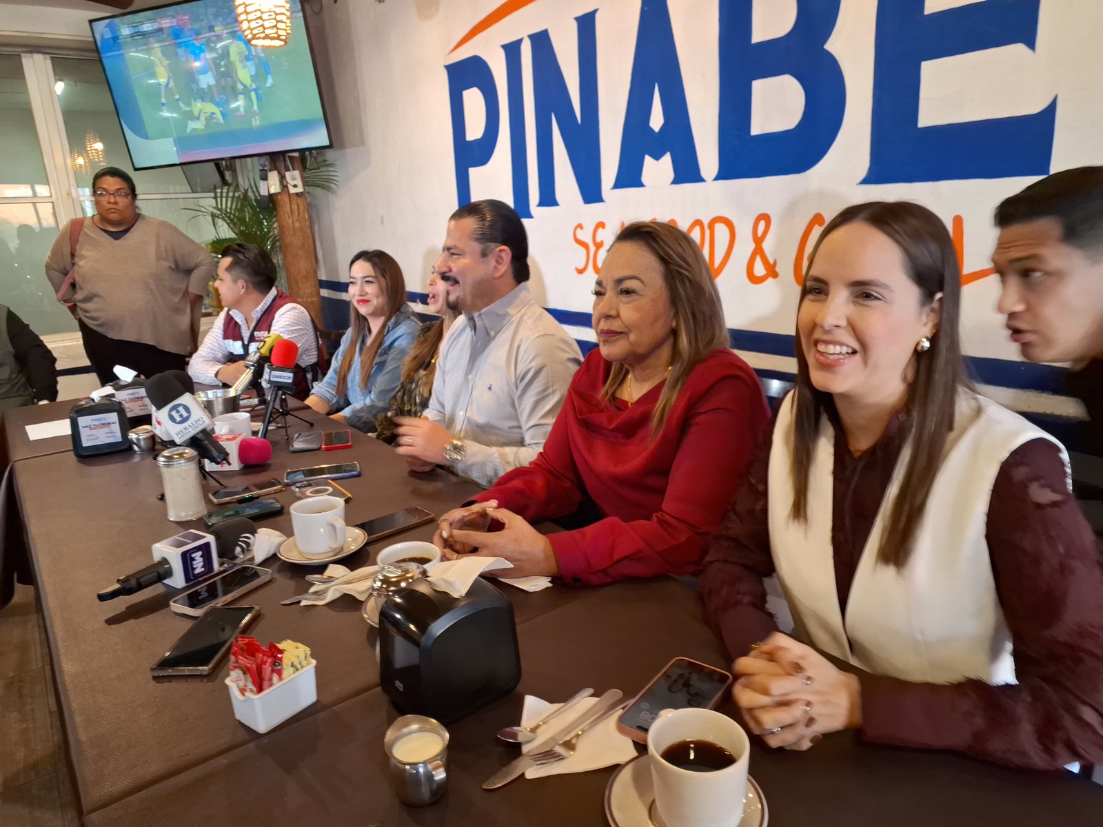 regidores : Con más de 150,000 votos, el equipo de regidores se comprometió a trabajar para la gente de Torreón.
