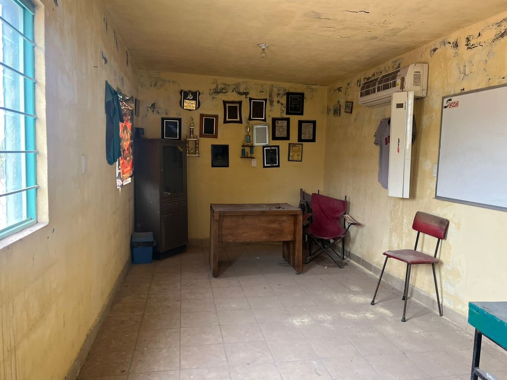 Sociedad: Al ser un lugar sin vigilancia, permite que cualquiera pueda ingresar.