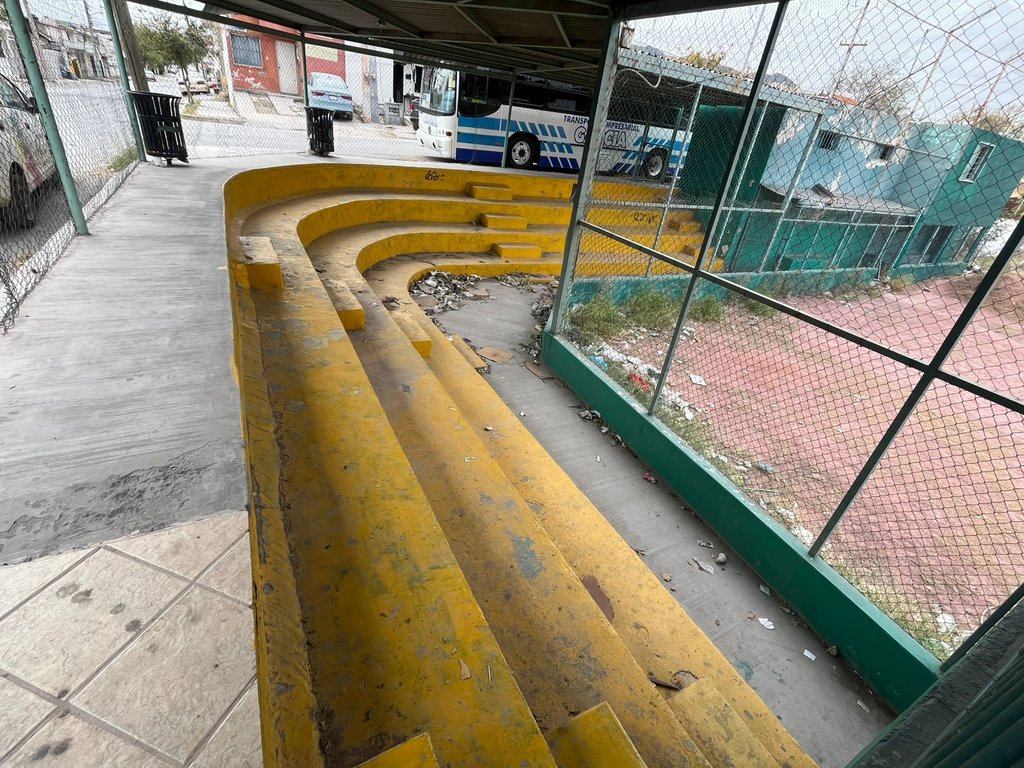 Sociedad: Al ser un lugar sin vigilancia, permite que cualquiera pueda ingresar.