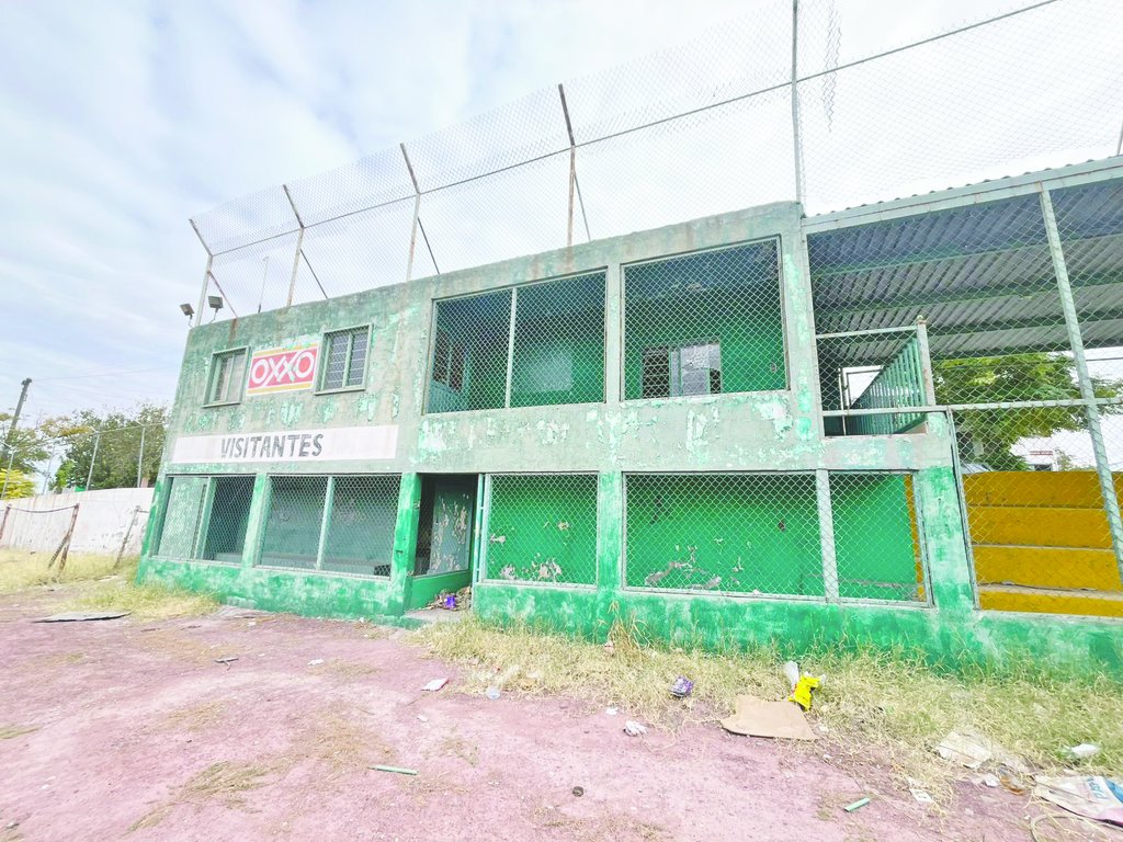 El campo infantil Saraperos está abandonado y vandalizado