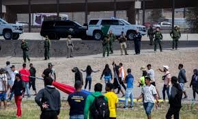 Guardia Nacional de Texas dispara balas de goma a migrantes