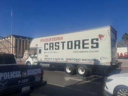Paisano: miles cruzaron en trocas chicas y camiones