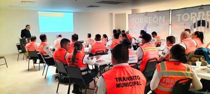 Capacitan a agentes de Tránsito y Vialidad en hospitalidad a visitantes