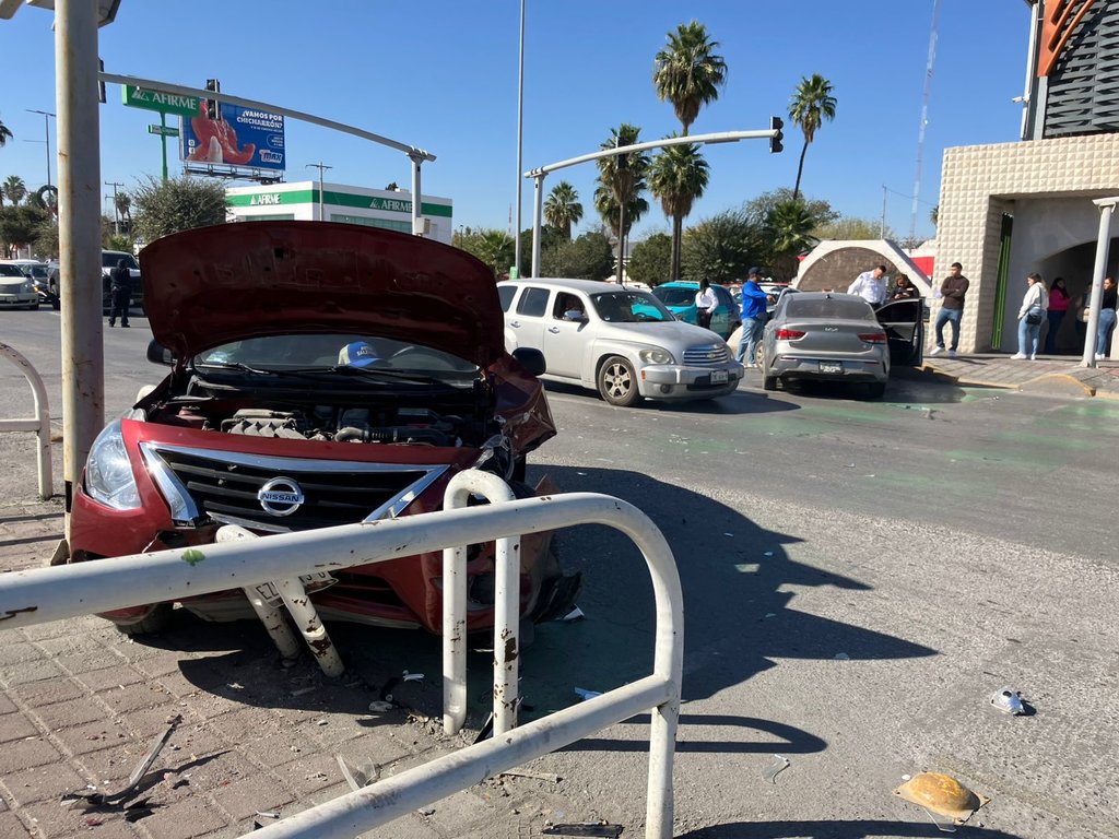 Policiaca : Solo daños materiales y lesiones leves fue el saldo.