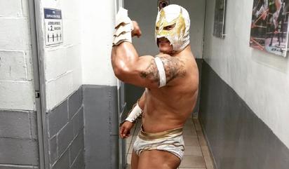 Legendario, el luchador que durmió en cartones de huevo antes de llegar al CMLL