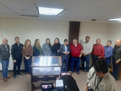 Canaco cumple y regala 100 mil pesos a la ganadora del sorteo