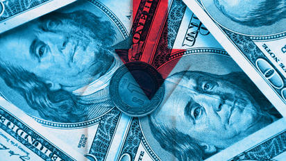 Peso cierra con retroceso  en el último lunes del 2024