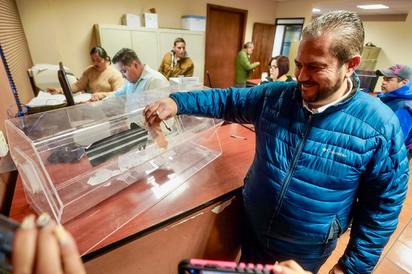 Alcalde de Ramos Arizpe acude a pagar el predial e invita a la población a hacer lo propio
