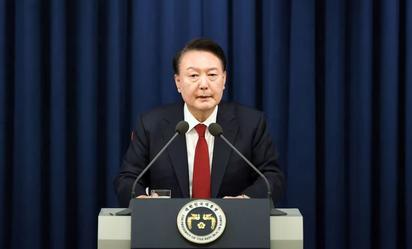 Agencia Anticorrupción busca detener al expresidente Yoon Suk Yeol; seguidores se congregan en su residencia para evitarlo
