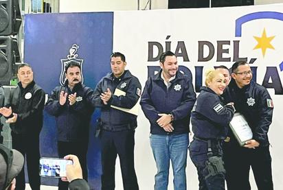 Villarreal anuncia nivelación de salarios para los policías