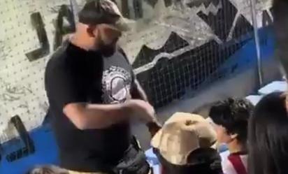 Hombre que corrió de la tribuna a aficionado de Chivas fue vetado