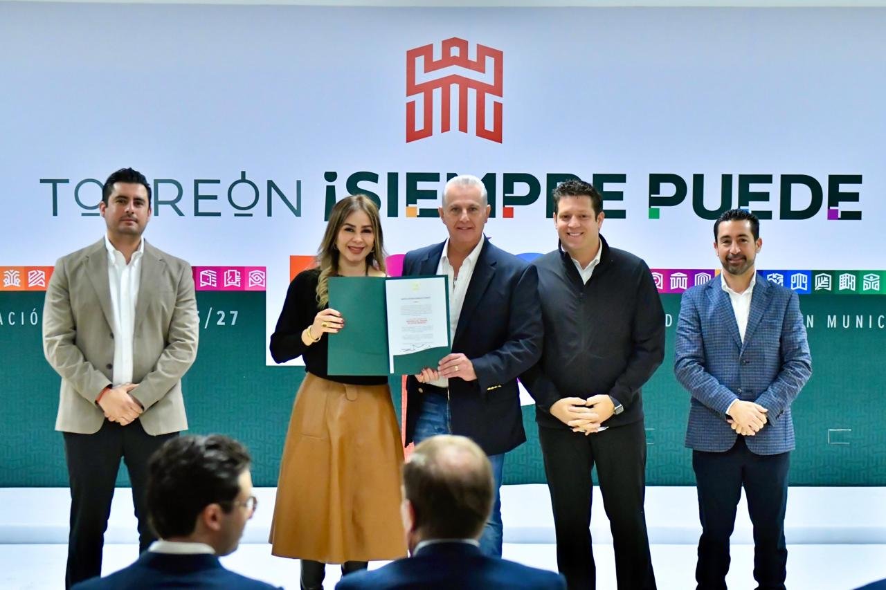 Román Alberto Cepeda: El Presidente Municipal resaltó que esta es una nueva etapa con una nueva visión de gobierno. 