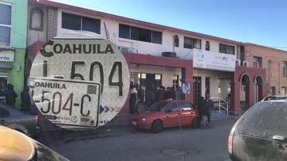 Ciudadanos piden consideración en el costo de láminas vehiculares