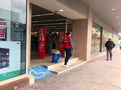 Comercios se enfrentan a la cuesta de enero con rebajas