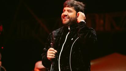 Luis R. Conriquez desafía prohibiciones y canta narcocorridos en Aguascalientes