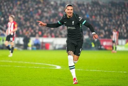 Liverpool logra victoria de último minuto ante Brentford