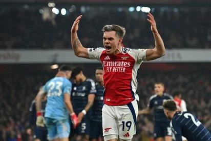 El Arsenal se deja remontar por el Aston Villa y se aleja del Liverpool