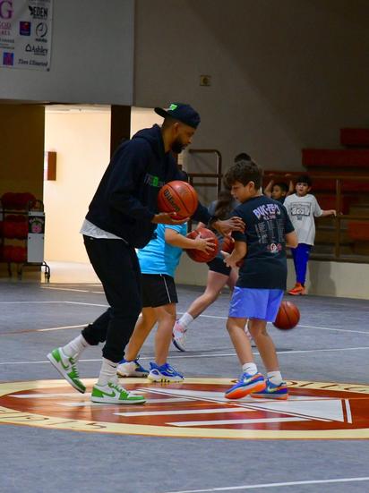 Departamento de policía de Eagle Pass promueve el deporte
