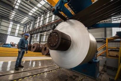 Empresas dan tolerancia de llegar tarde por onda gélida 