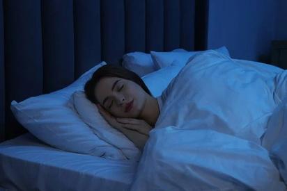 Descubre las 6 frutas que te ayudarán a dormir mejor