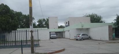 Hombre herido de bala moviliza a policías en clínica IMSS