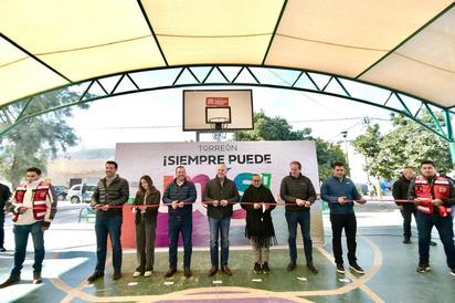 Entregan techumbre y apoyos para mitigar el frío, a vecinos del sector Sur oriente  