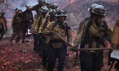 Incendio Hughes en Los Ángeles avanza sin control, miles evacuados