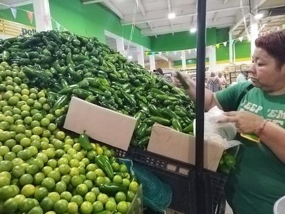 En Monclova se vive economía de 'reventa'  por el comercio