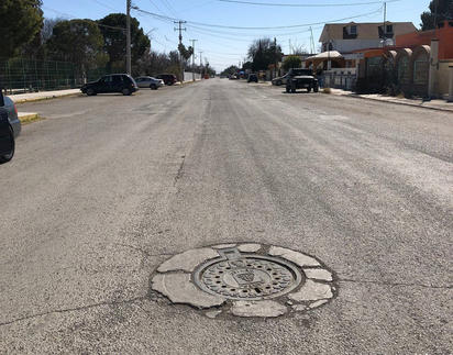 Vecinos de Sabinas padecen insoportable olor fétido 