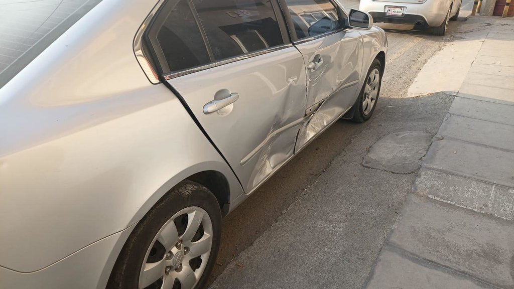 Accidente: Paramédicos de la Cruz Roja arribaron al lugar y brindaron atención médica a los involucrados.