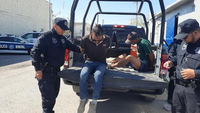 'Guardan' a dos por 'agarrar el avión' en la calle
