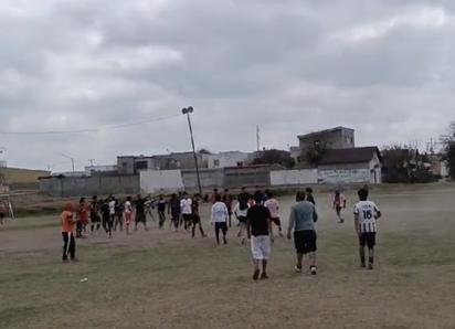 Partido de la Liga Intercolonial termina en riña campal en Campos Aguirre