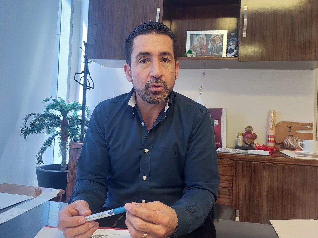 economía: Entre las propuestas que él propuso,  está el que una empresa cementera participe en proyecto para renovar banquetas 