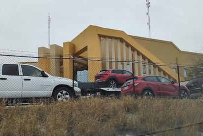 Aseguran camioneta robada con documentos alterados