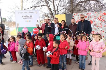 El jardín de niños 'Romualdo de Hoyos' celebra el Día del Amor y la Amistad con un convivio y apoyo a la educación
