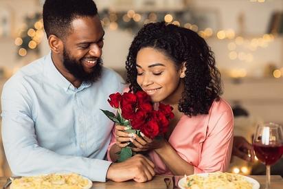¿Listo para una relación romántica? Las opiniones de tus amigos importan