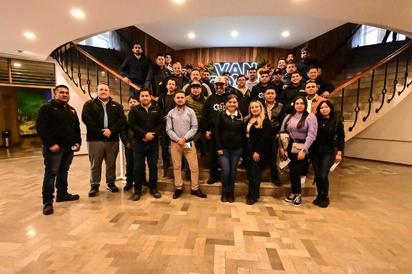 Empresas disfrutan la experiencia de Van Gogh Dreams en el Museo Pape