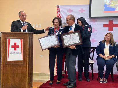 Rosy y Francisco agradecen el cariño de la Cruz Roja Mexicana