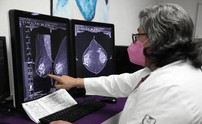 Michelle Patidar sobreviviente al cáncer de mama comparte los alimentos que ha eliminado de su dieta