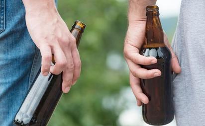 Diputada propone aumentar edad mínima de consumo de alcohol a los 21 años
