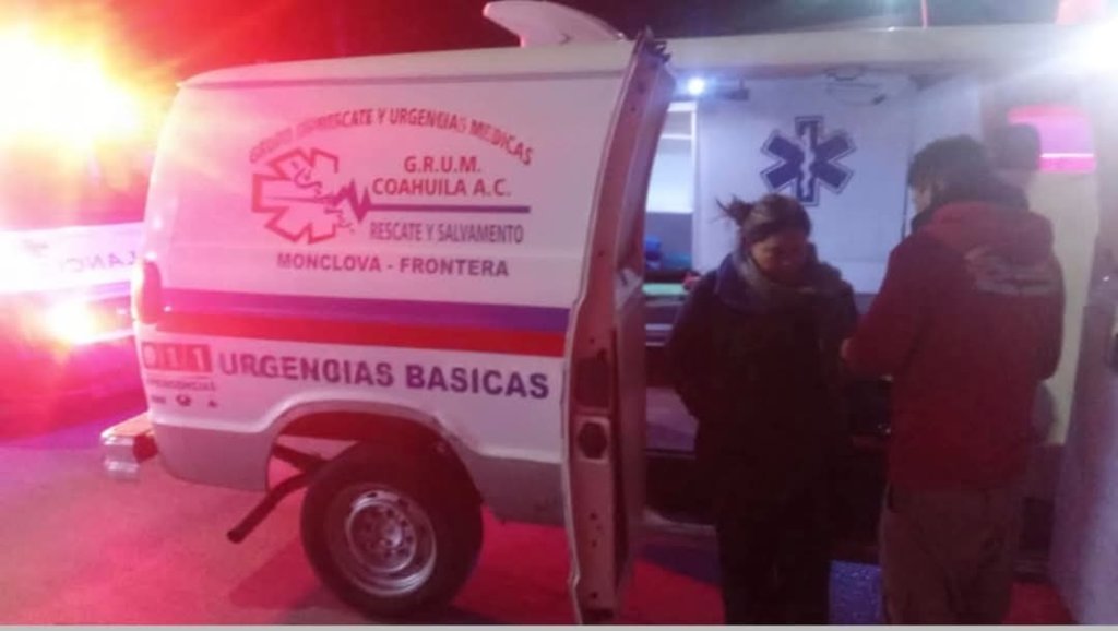 Accidente : Cuantisos daños materiales y una dama en crisis nerviosa fue el saldo.