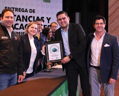 Constancia de cumplimiento como 'Oficina Verde' con ratificación diamante, recibió la Presidencia de Torreón