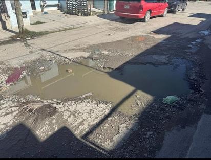 Vecinos exigen solución de drenaje en los Montes 1 de Sabinas
