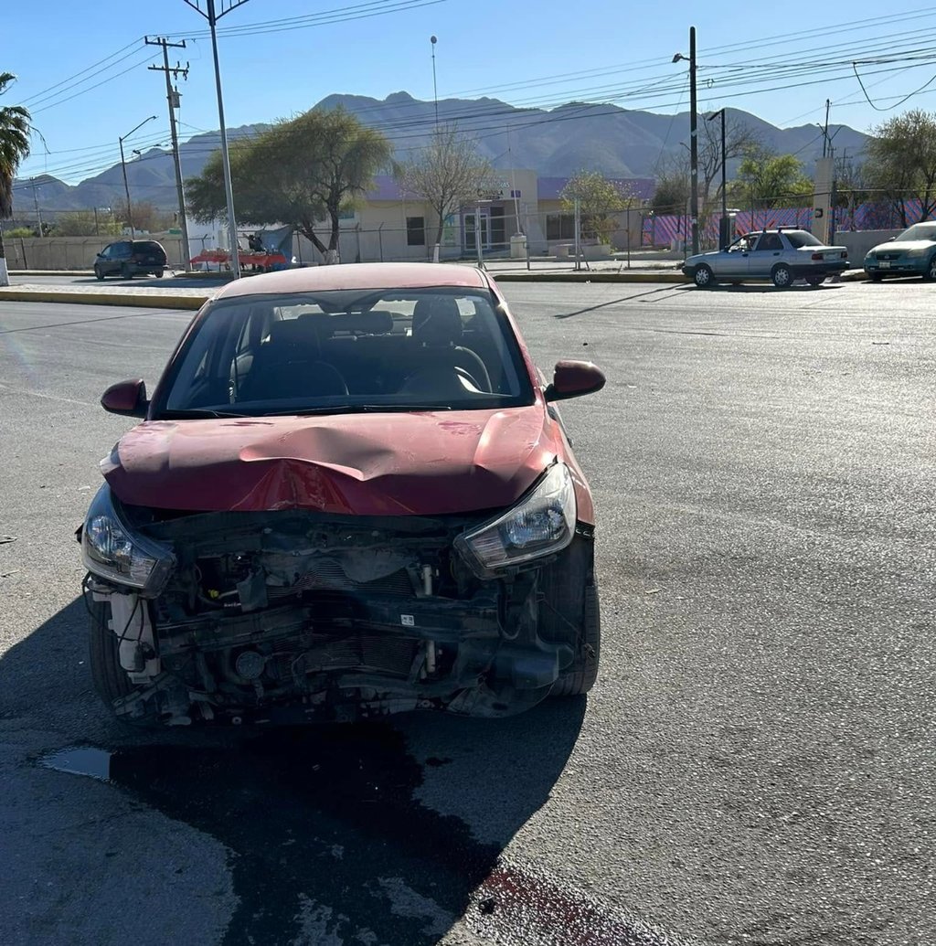 Accidente: La conductora del automóvil, sufrió una crisis nerviosa.