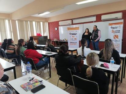 Inician con éxito los cursos de peinado y maquillaje en ICATEC